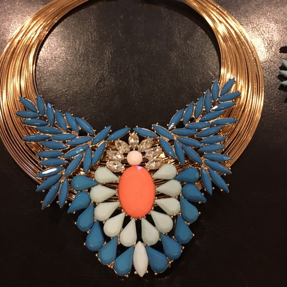 Stunning Statement Necklace & Pierced Earrings NEW - Picture 2 of 3